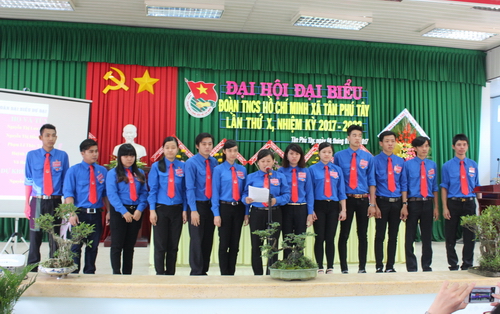 Ban chấp hành Đoàn xã Tân Phú Tây, huyện Mỏ Cày Bắc nhiệm kỳ 2017-2022 ra mắt hạ quyết tâm tại Đại hội
